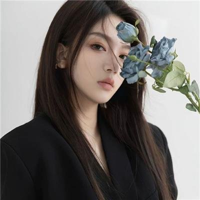 美女与液体人海报